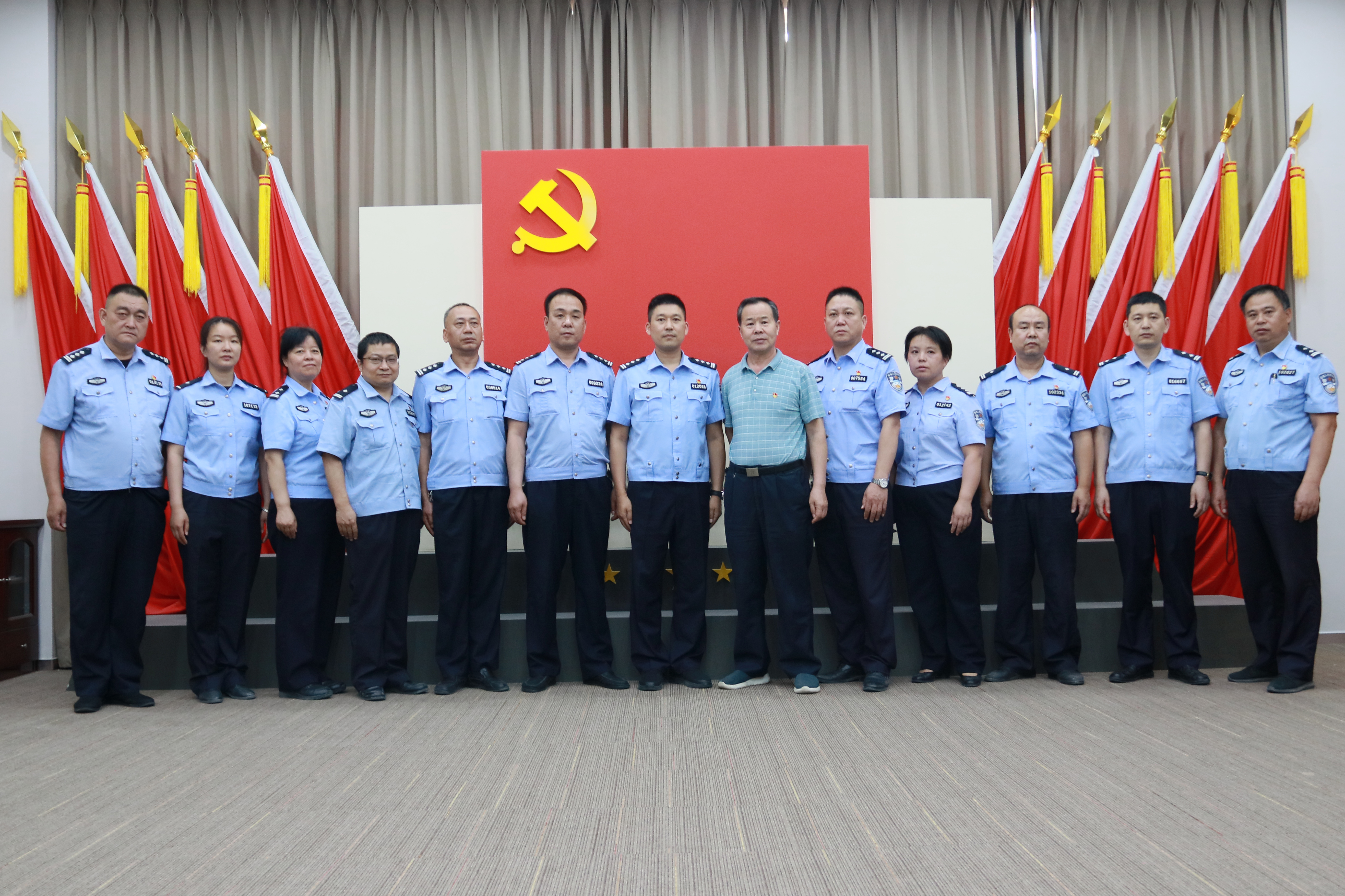 新蒲建設(shè)集團(tuán)黨支部與汝河路派出所黨支部“學(xué)黨史、知黨恩、跟黨走”主題警企黨建聯(lián)建共建活動(dòng)